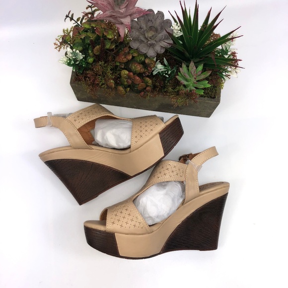 !SOLD! Lady Godiva Women's Open Toe Wedge Sandals - Picture 5 of 7